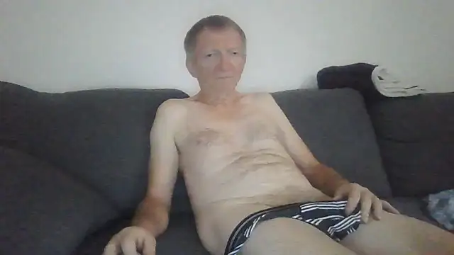 Snapshot of naturiste974 chatting on July 1, 2026, 1:44 pm naturiste974 online show from July 1, 2026, 1:44 pm