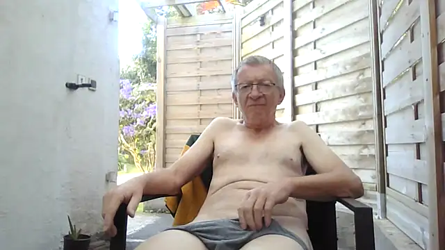naturiste974 online show from February 1, 2026, 3:16 am