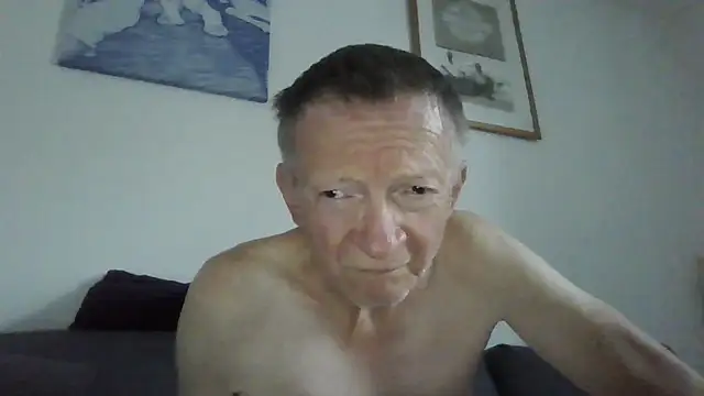 naturiste974 online show from May 26, 2026, 4:54 am