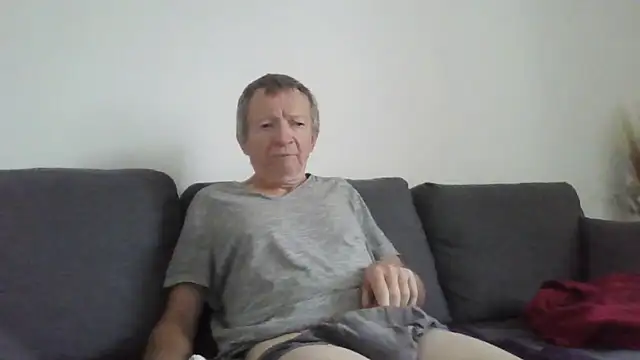 naturiste974 online show from May 18, 2026, 5:56 am