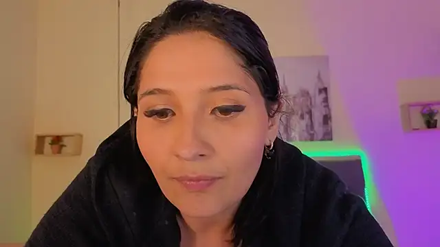 Snapshot of emily_leinner chatting on May 12, 2026, 12:19 am emily leinner online show from May 12, 2026, 12:19 am