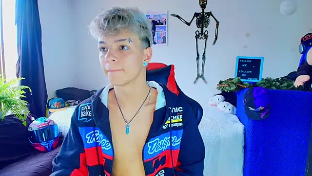 twink sebas  online show from November 14, 2025, 2:21 pm