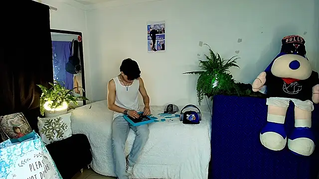 twink sebas  online show from October 17, 2025, 3:21 am