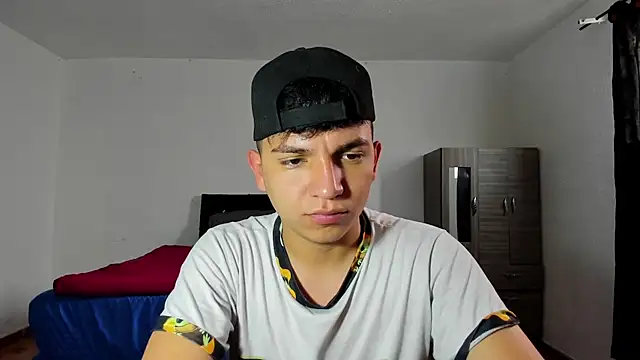 Snapshot of Danielbluestar chatting on February 4, 2025, 3:57 pm Danielbluestar online show from February 4, 2025, 3:57 pm