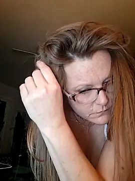 Snapshot of skyeb0787 chatting on February 15, 2026, 5:52 am skyeb0787 online show from February 15, 2026, 5:52 am