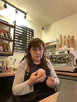 Snapshot of cinnabon_ chatting on October 25, 2025, 11:53 am cinnabon online show from October 25, 2025, 11:53 am