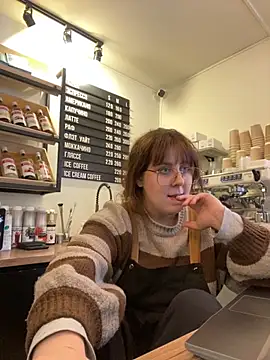 Snapshot of cinnabon_ chatting on November 19, 2025, 11:32 am cinnabon online show from November 19, 2025, 11:32 am