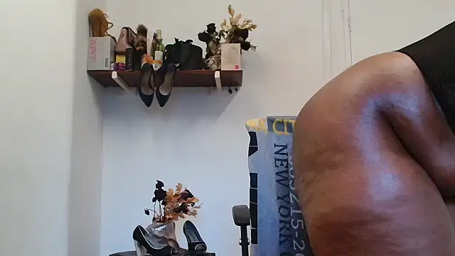 xTALLSEXYBUMx online show from November 1, 2025, 4:30 am