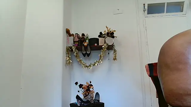 Snapshot of xTALLSEXYBUMx chatting on December 1, 2025, 7:31 am xTALLSEXYBUMx online show from December 1, 2025, 7:31 am