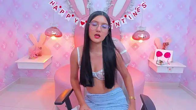 Snapshot of Saraa_Skinny chatting on February 17, 2025, 11:44 am Saraa Skinny online show from February 17, 2025, 11:44 am