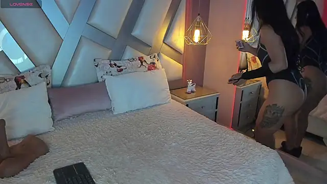 Amber villalobos  online show from October 24, 2025, 4:00 am