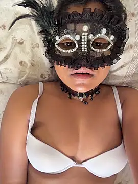 Bella Luna18 online show from February 9, 2026, 9:02 pm