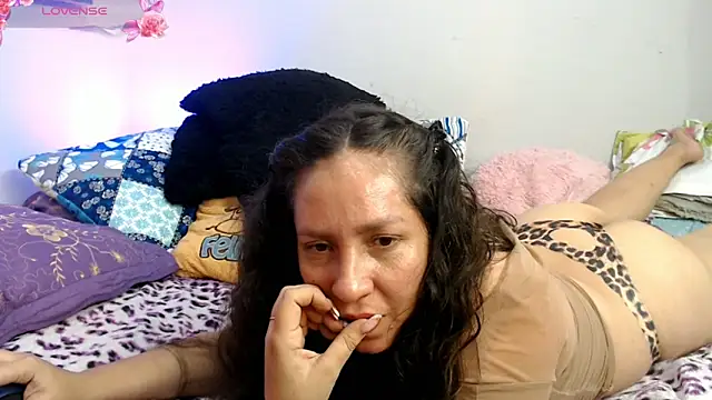 Snapshot of naihroby chatting on November 8, 2025, 4:38 am naihroby online show from November 8, 2025, 4:38 am