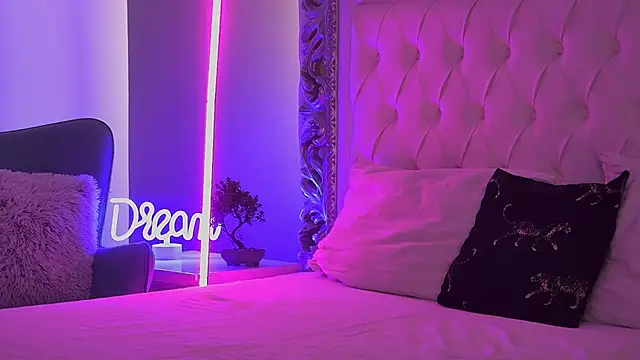 LexyBank online show from April 15, 2026, 7:25 am