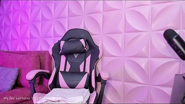 NattGomez online show from November 15, 2025, 2:37 am