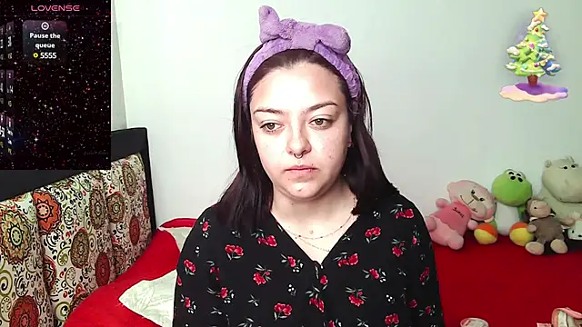 Snapshot of charlott_3 chatting on December 10, 2024, 2:50 pm charlott 3 online show from December 10, 2024, 2:50 pm