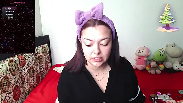 Snapshot of charlott_3 chatting on December 11, 2024, 1:28 pm charlott 3 online show from December 11, 2024, 1:28 pm