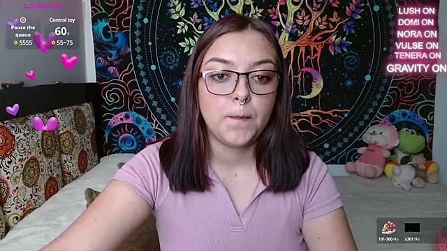 Snapshot of charlott_3 chatting on February 3, 2025, 7:00 pm charlott 3 online show from February 3, 2025, 7:00 pm