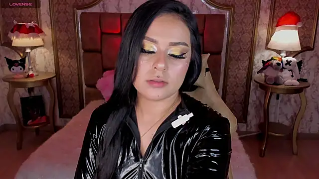 Snapshot of SoffiQueen chatting on November 29, 2025, 8:42 pm SoffiQueen online show from November 29, 2025, 8:42 pm