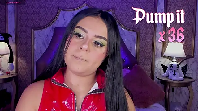 SoffiQueen online show from April 16, 2026, 3:13 pm