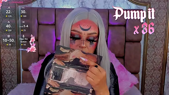 Snapshot of SoffiQueen chatting on October 16, 2025, 8:50 pm SoffiQueen online show from October 16, 2025, 8:50 pm