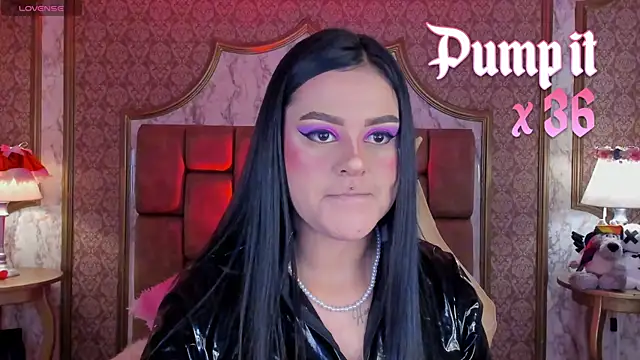 Snapshot of SoffiQueen chatting on November 7, 2025, 6:12 pm SoffiQueen online show from November 7, 2025, 6:12 pm