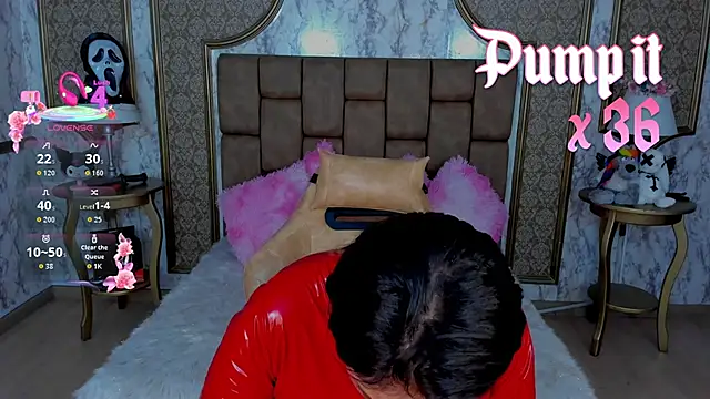 Snapshot of SoffiQueen chatting on October 27, 2025, 8:54 pm SoffiQueen online show from October 27, 2025, 8:54 pm