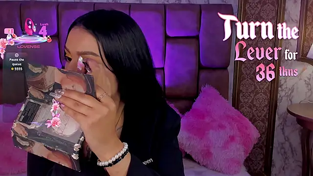 Snapshot of SoffiQueen chatting on September 23, 2025, 1:07 pm SoffiQueen online show from September 23, 2025, 1:07 pm