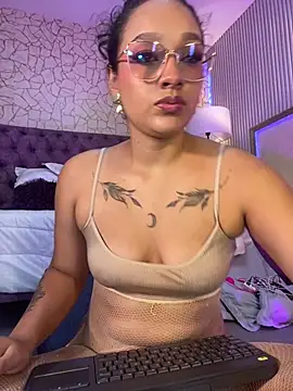 Snapshot of EMILYY_FOXY chatting on June 15, 2026, 7:02 pm EMILYY FOXY online show from June 15, 2026, 7:02 pm