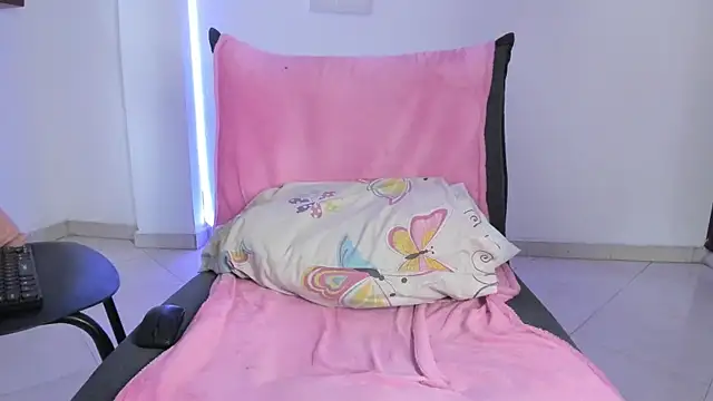 Snapshot of anniesweet- chatting on January 5, 2026, 5:27 pm anniesweet- online show from January 5, 2026, 5:27 pm