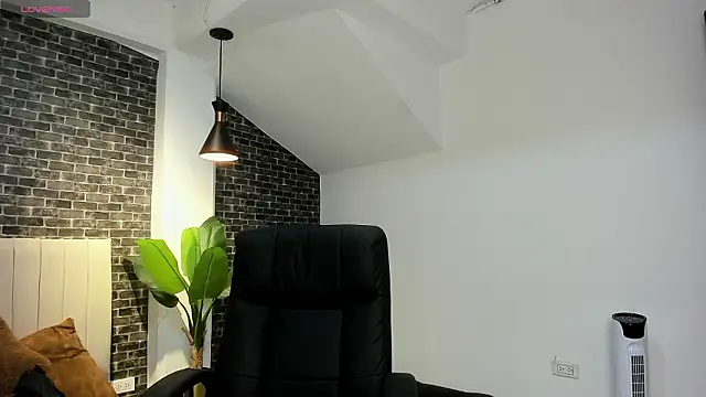 Snapshot of Dantesuarez28 chatting on February 5, 2026, 8:32 am Dantesuarez28 online show from February 5, 2026, 8:32 am