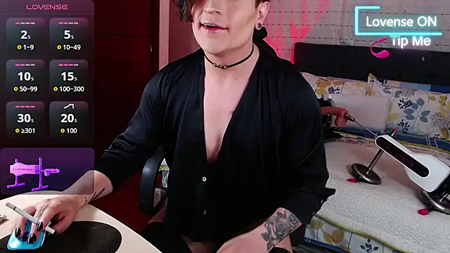 Hornymoan online show from April 9, 2026, 10:49 pm