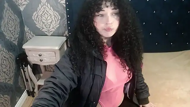 Snapshot of Sofiacowperx chatting on December 5, 2025, 1:32 pm Sofiacowperx online show from December 5, 2025, 1:32 pm