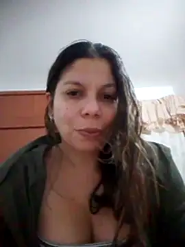 Snapshot of Carliina_Soussa chatting on October 9, 2025, 10:21 pm Carliina Soussa online show from October 9, 2025, 10:21 pm