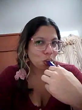 Snapshot of Carliina_Soussa chatting on December 15, 2025, 11:53 pm Carliina Soussa online show from December 15, 2025, 11:53 pm