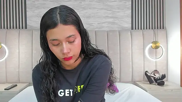 laura smith33 online show from October 6, 2025, 3:02 pm