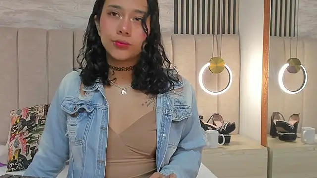 laura smith33 online show from October 14, 2025, 2:28 pm