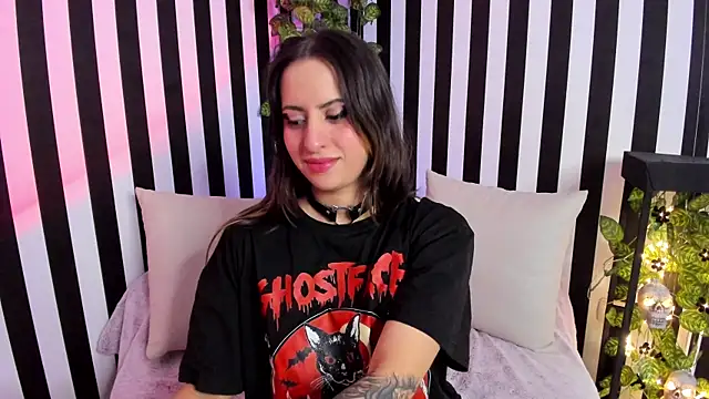 Snapshot of liz_goth chatting on May 29, 2026, 2:12 pm liz goth online show from May 29, 2026, 2:12 pm