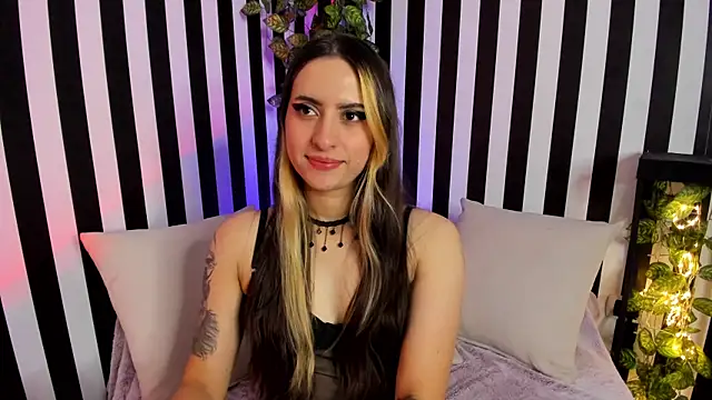 liz goth online show from October 17, 2025, 2:19 pm