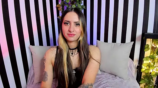 Snapshot of liz_goth chatting on January 13, 2026, 2:43 pm liz goth online show from January 13, 2026, 2:43 pm