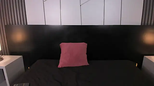 liz goth online show from February 21, 2025, 1:33 pm