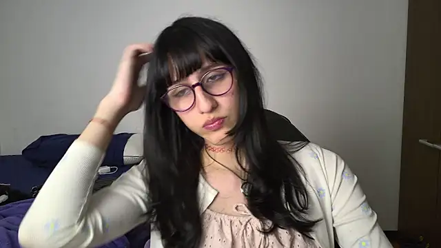 Snapshot of Alice_love29 chatting on January 9, 2025, 3:26 am Alice love29 online show from January 9, 2025, 3:26 am