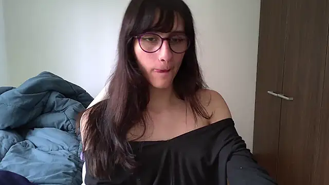 Snapshot of Alice_love29 chatting on December 7, 2024, 6:54 pm Alice love29 online show from December 7, 2024, 6:54 pm