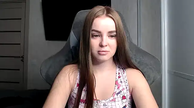 Snapshot of YourBitsy chatting on December 3, 2024, 4:10 am YourBitsy online show from December 3, 2024, 4:10 am