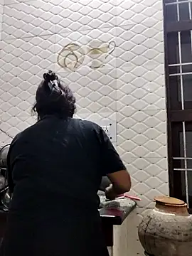 Snapshot of illay_love chatting on November 22, 2025, 3:44 pm illay love online show from November 22, 2025, 3:44 pm