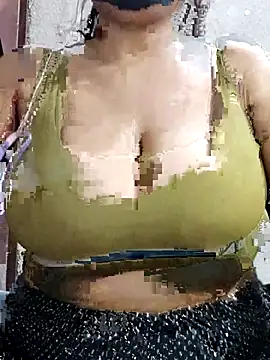 Snapshot of illay_love chatting on May 4, 2026, 4:43 pm illay love online show from May 4, 2026, 4:43 pm