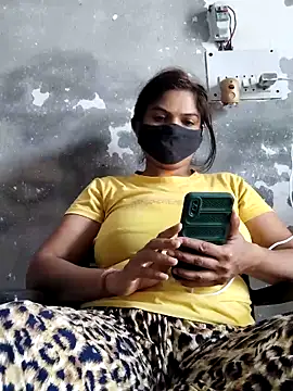 Snapshot of illay_love chatting on May 7, 2026, 6:06 am illay love online show from May 7, 2026, 6:06 am