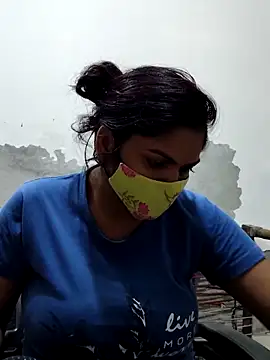 Snapshot of illay_love chatting on November 24, 2025, 4:01 am illay love online show from November 24, 2025, 4:01 am