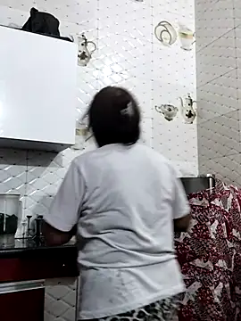 Snapshot of illay_love chatting on December 15, 2025, 3:18 pm illay love online show from December 15, 2025, 3:18 pm