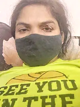 Snapshot of illay_love chatting on May 1, 2026, 2:44 pm illay love online show from May 1, 2026, 2:44 pm